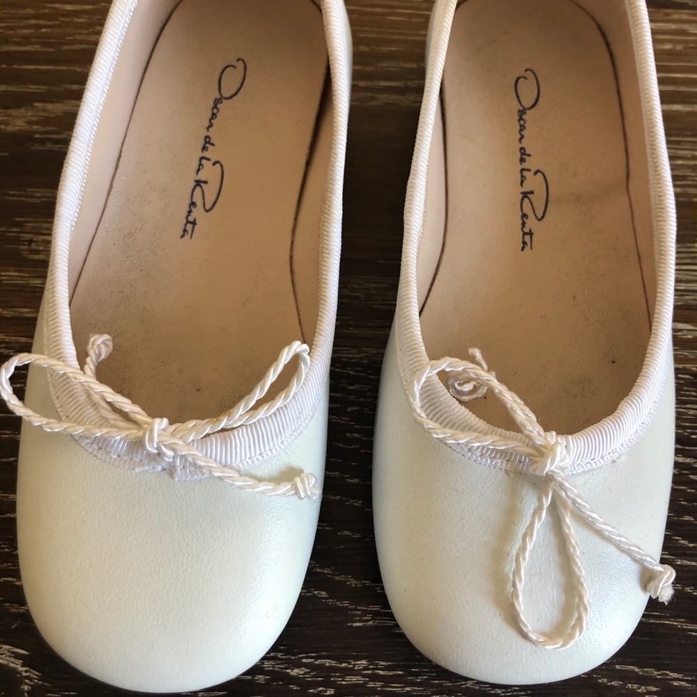 Oscar de la Renta white leather shoes